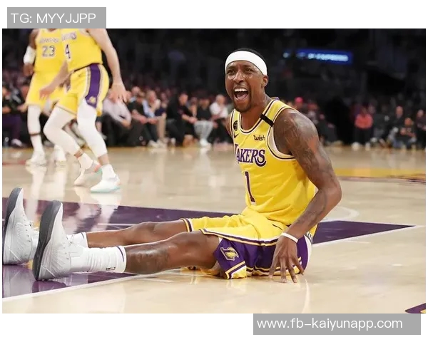 湖人官方发布东詹里三人海报引发全明星投票热潮前十名单揭晓