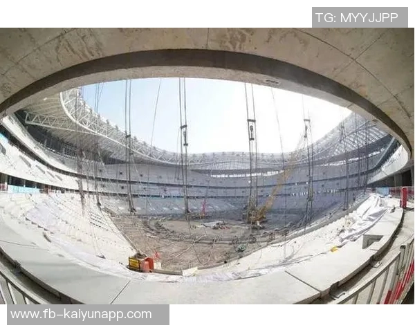 黄河体育中心足球场天空骨架成功吊装迎来建设新阶段